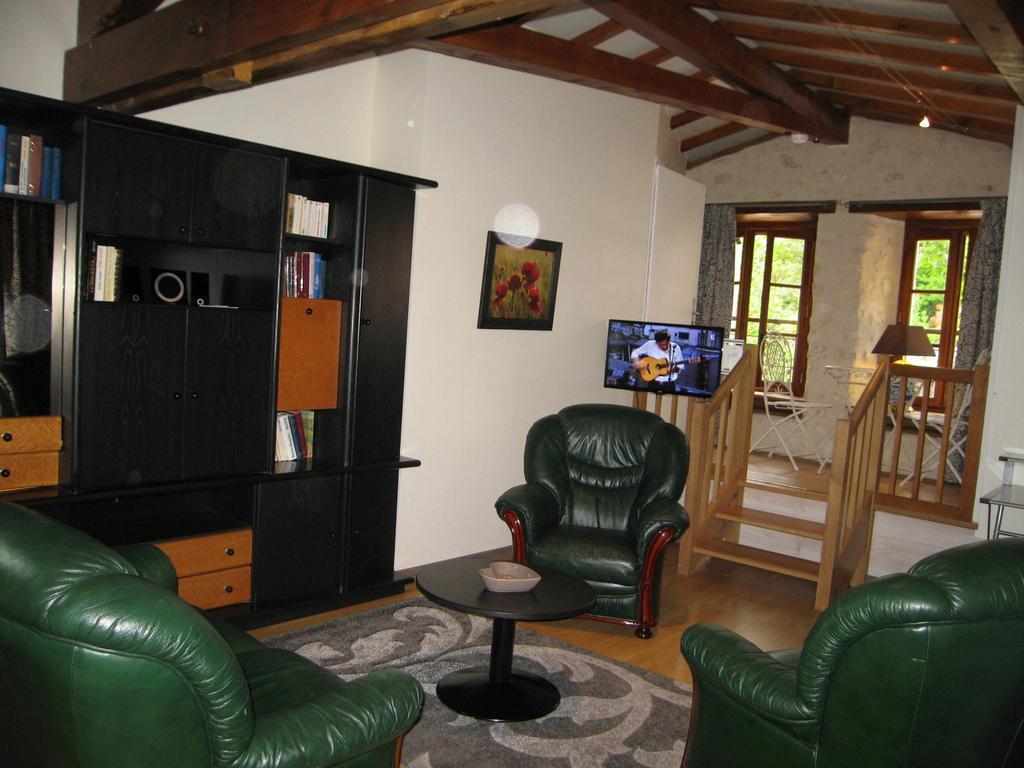 Faubourg St Jean Apartment Aubeterre-sur-Dronne Room photo